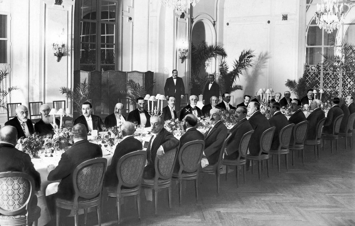Almuerzo en el Ritz en honor al presidente de la Real Academia de la Lengua Española, Antonio Maura (1921).