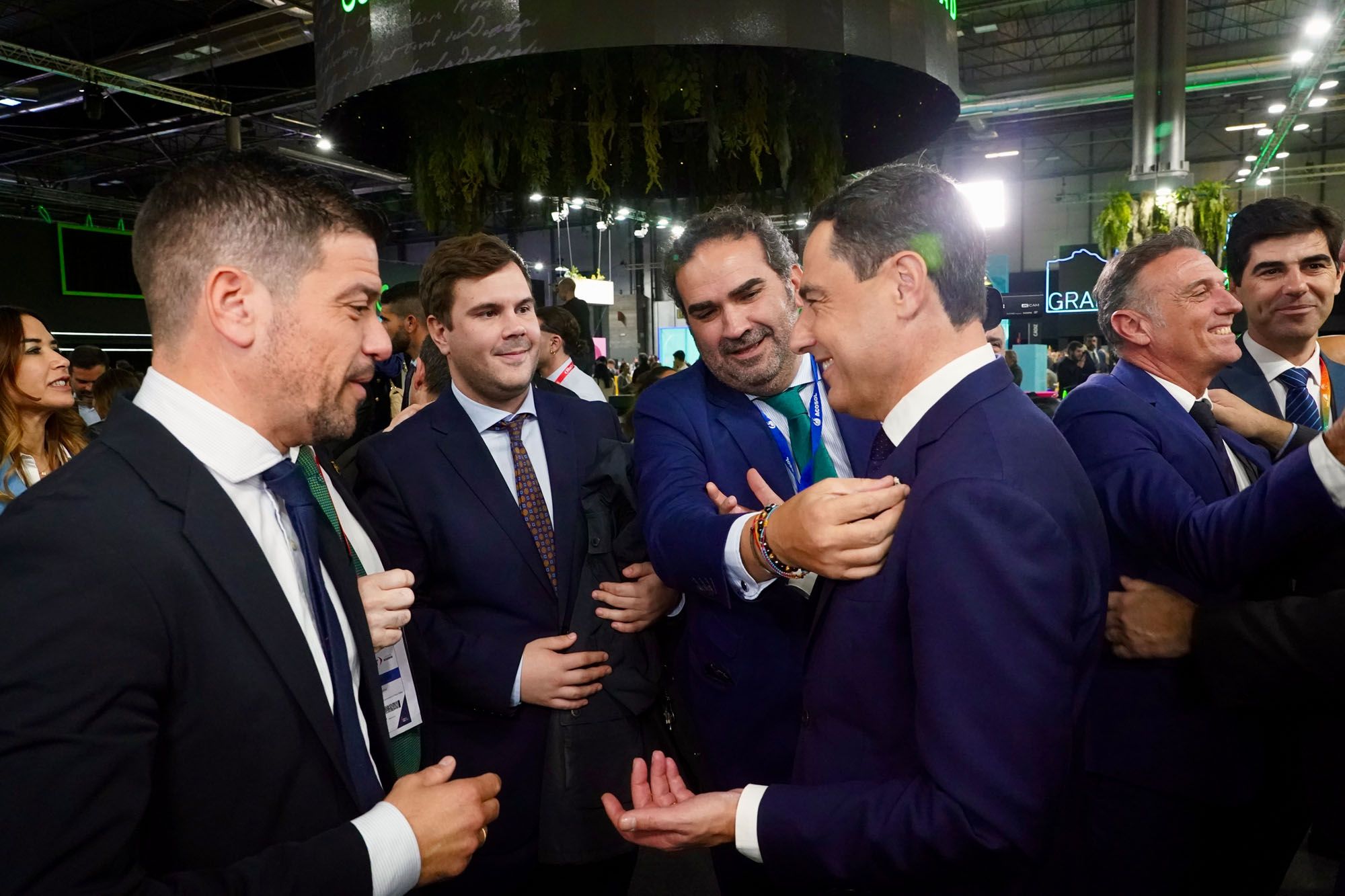 Juanma Moreno, en la jornada inaugural del stand de Andalucía en Fitur 2024.