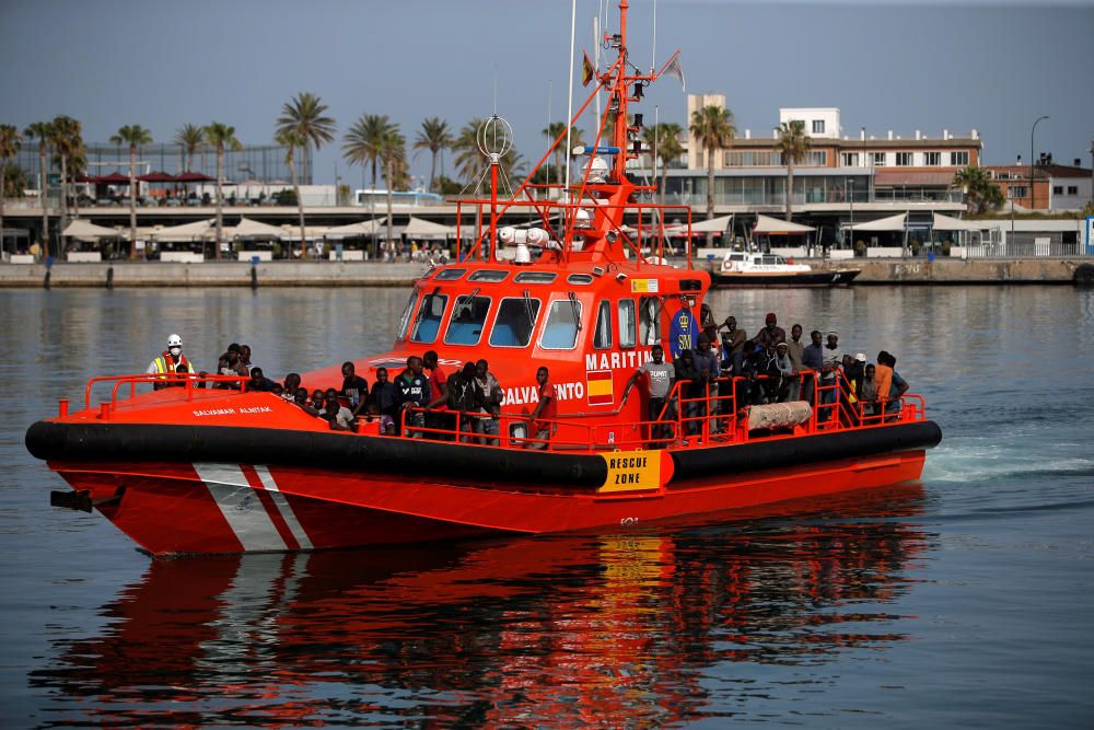 Llegan al puerto de Málaga 80 personas rescatadas de dos pateras