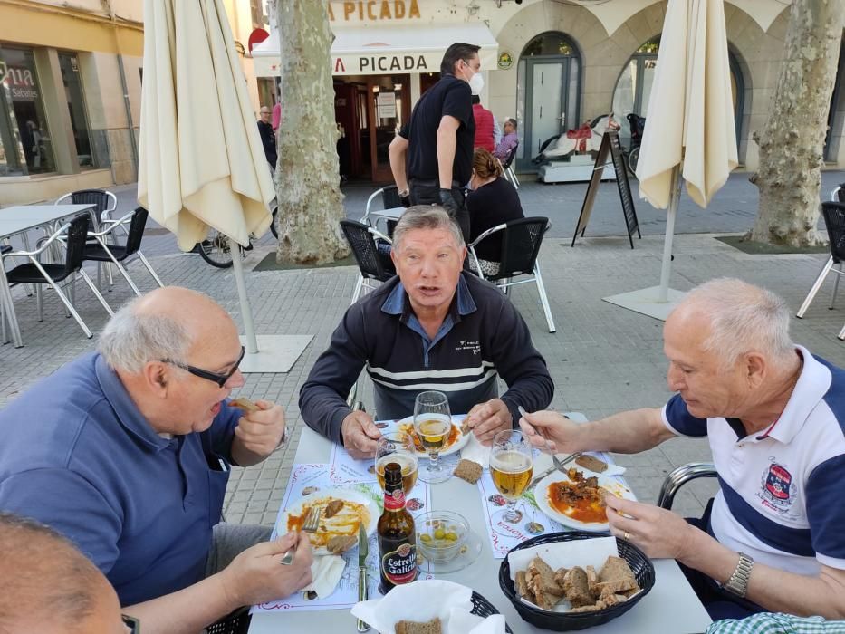 Lockdown-Lockerung Mallorca: Erste Cafés auf dem Dorfplatz