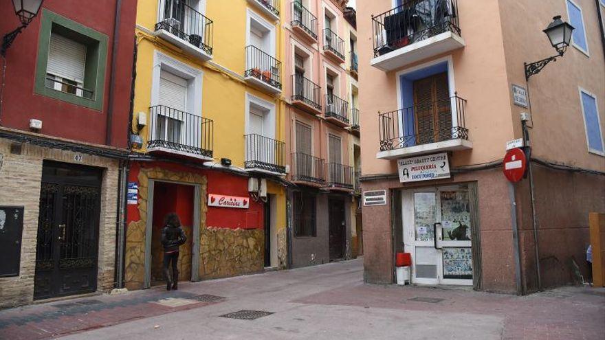 El bar Caricias, en la calle Pignatelli, es uno de los que han tenido que cerrar tras la inspección de Urbanismo.