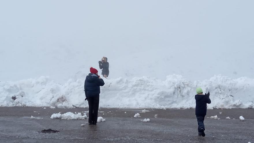 La nieve vuelve a las cotas altas de Sanabria