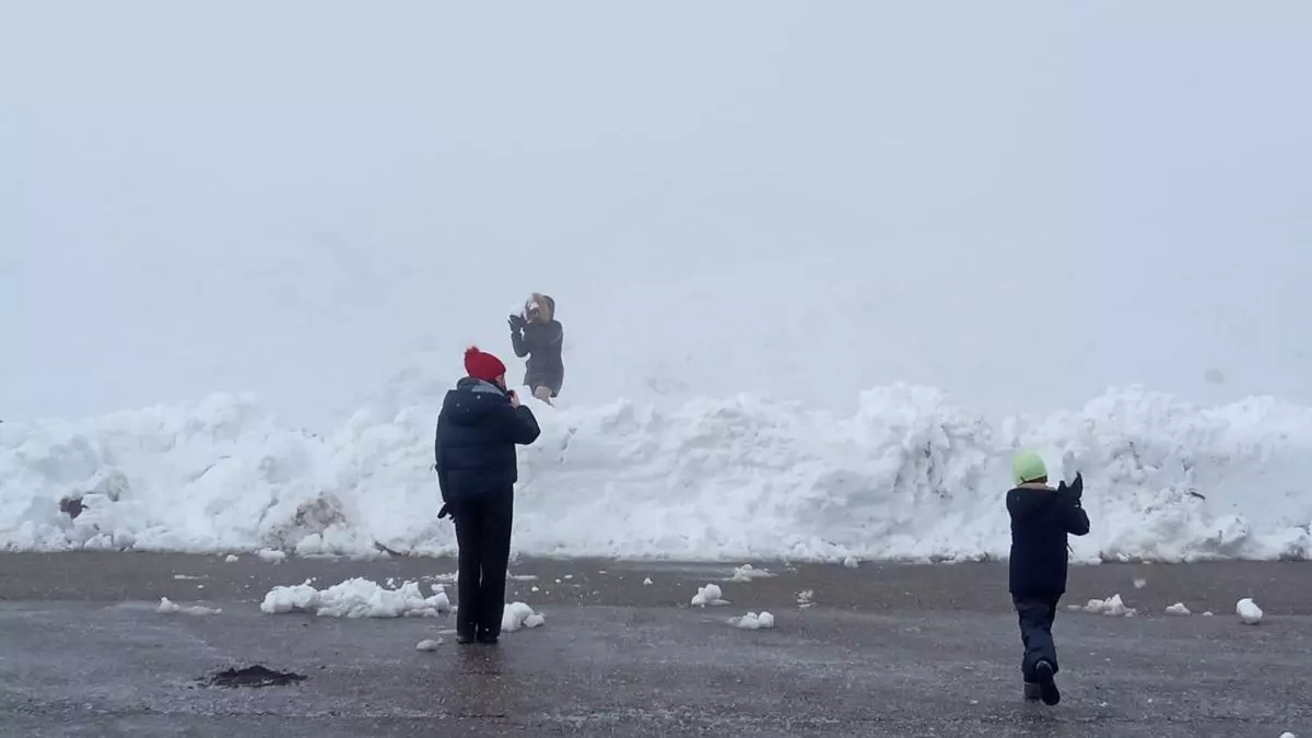La nieve vuelve a las cotas altas de Sanabria