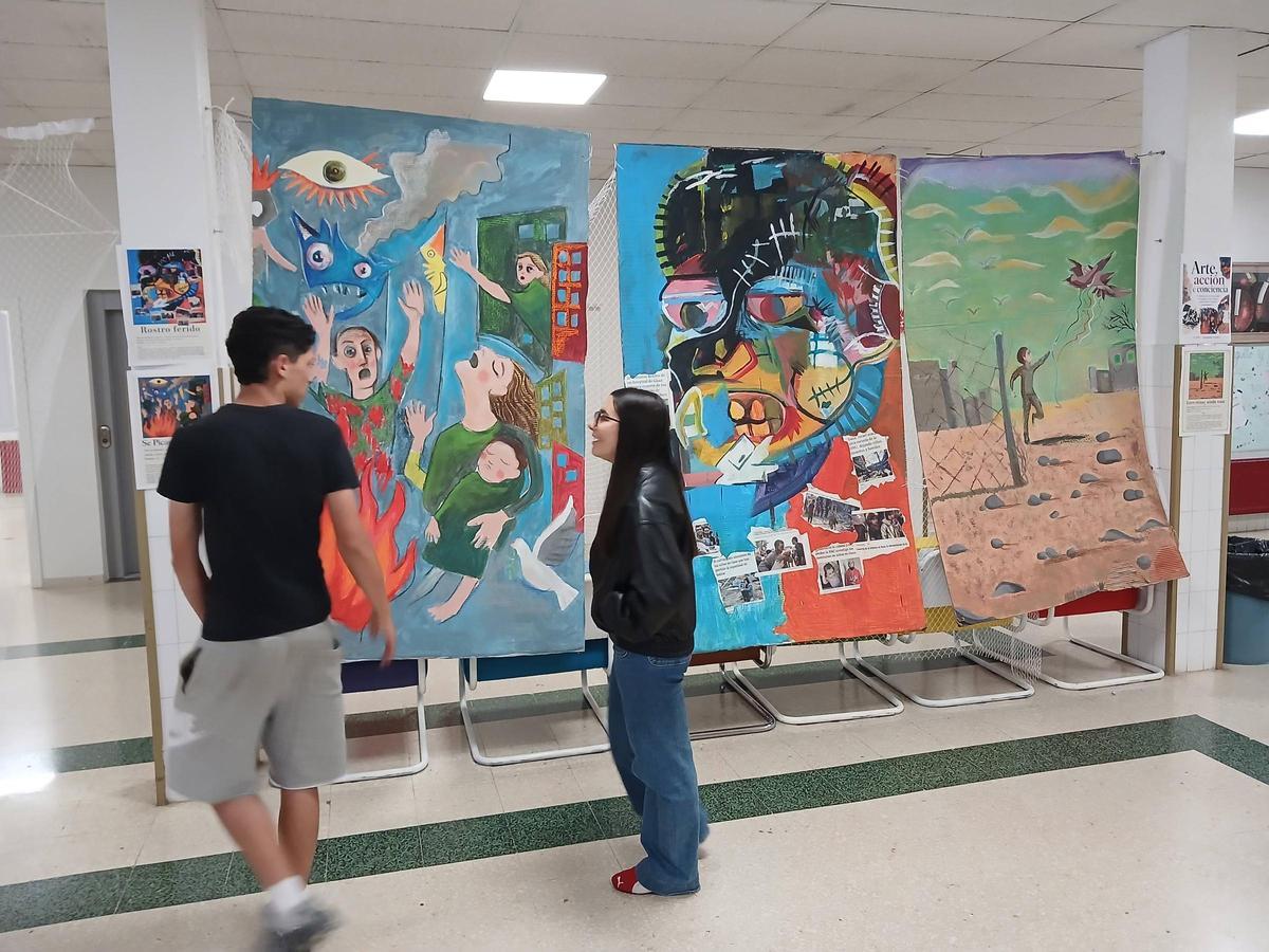 La tragedia de la guerra y la historia del río Pontillón, en la exposición de arte del instituto As Barxas de Moaña