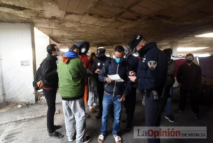 Tensión en San Pío X durante el desalojo de okupas en un edificio abandonado