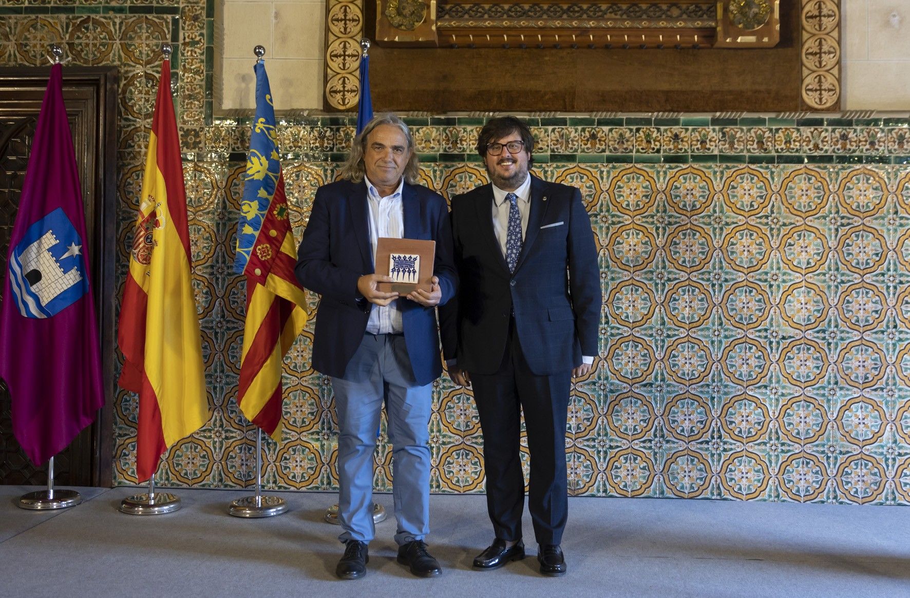 Las imágenes del Acto Cívico que reconoce a personas y colectivos de Gandia