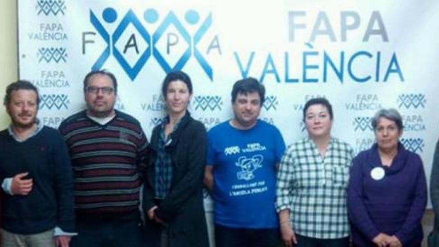 Miembros de FAPA-València, Cave-Cova, Save The Children y Unicef en la reunión de ayer.