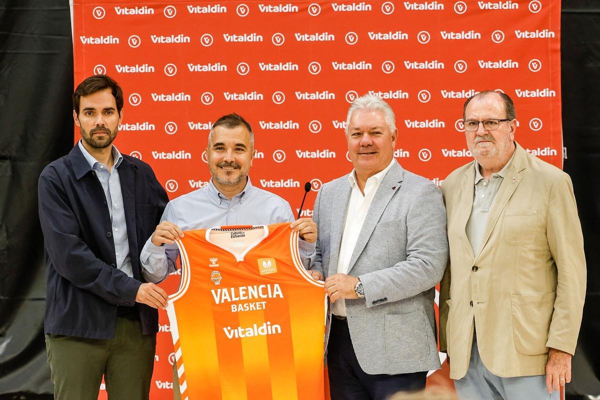 Presentación de Javi Torralba como nuevo entrenador del primer equipo femenino