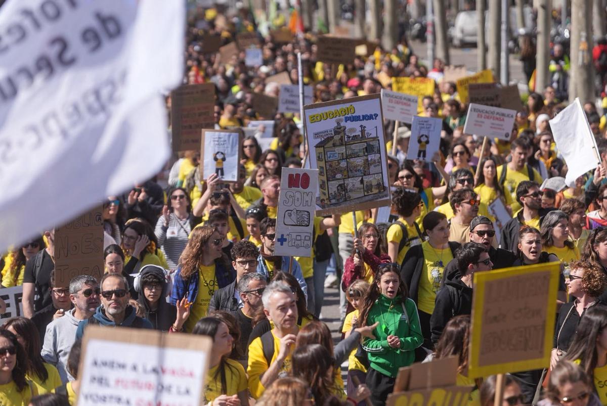 La manifestación de profesores toma el centro de Barcelona