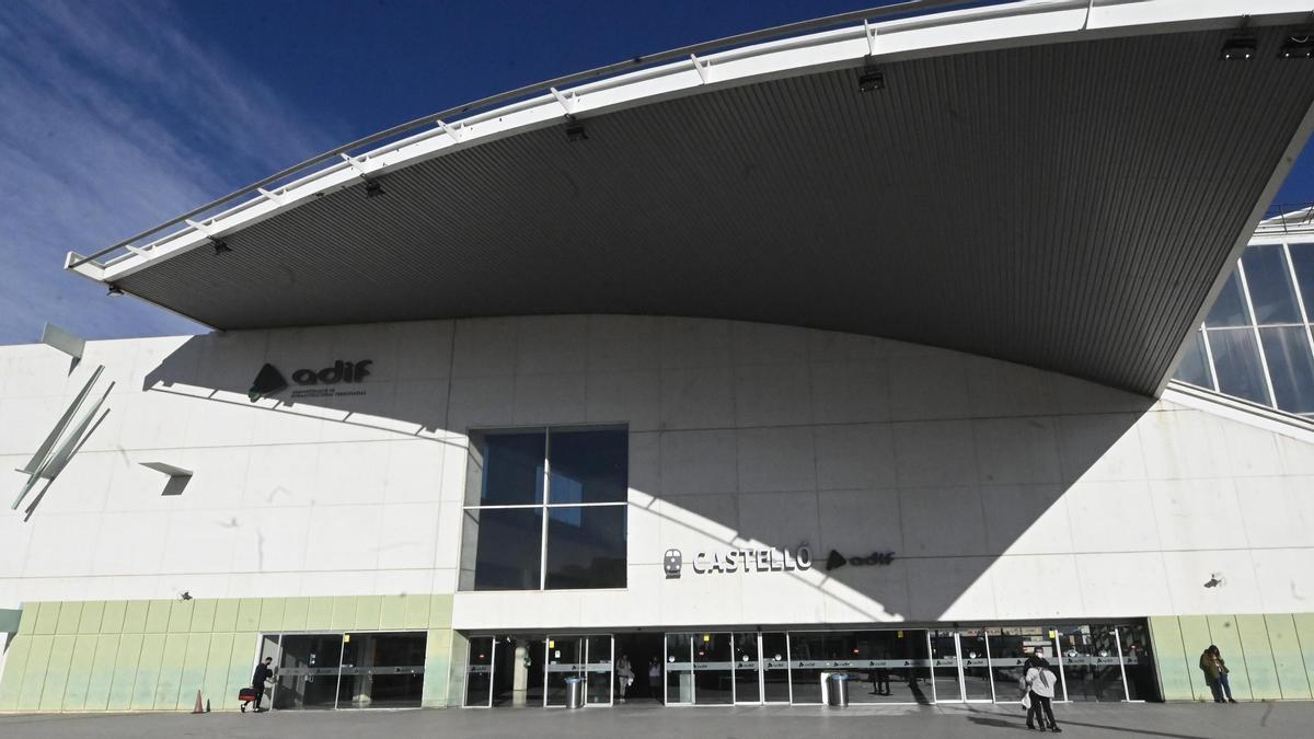 Fachada de la estación de tren de Castellón