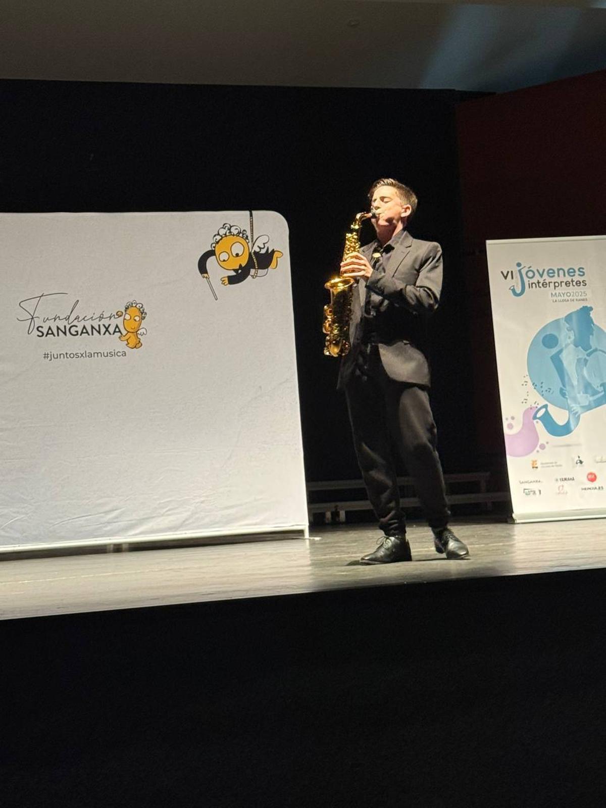 Un saxofonista durante su actuación en el Concurso de Jóvenes Intérpretes de la Llosa de Ranes.