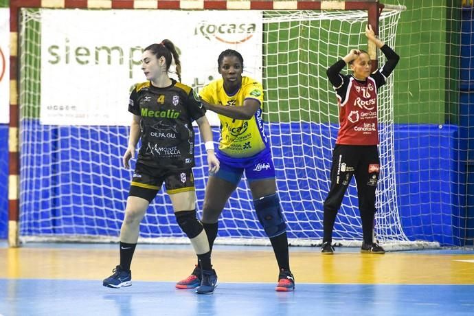 26-02-20 DEPORTES. PABELLON DE LAS REMUDAS. BARRIO DE LAS REMUDAS. TELDE. Partido de balonmano femenino entre el Remudas Rocasa y el Guardés disputado en Pabelloon Antonio Moreno del barrio teldense de Las Remudas.    Fotos: Juan Castro.  | 26/02/2020 | Fotógrafo: Juan Carlos Castro