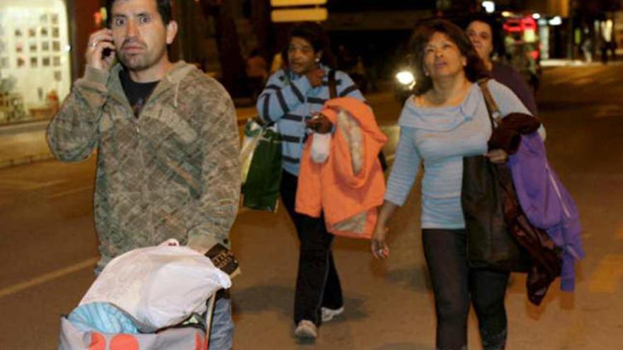 Caos y dolor en Lorca. f FRANCISCO BONILLA/REUTERS. FRANCISCO MORENO/ EFE. ISRAEL SANCHEZ/ EFE