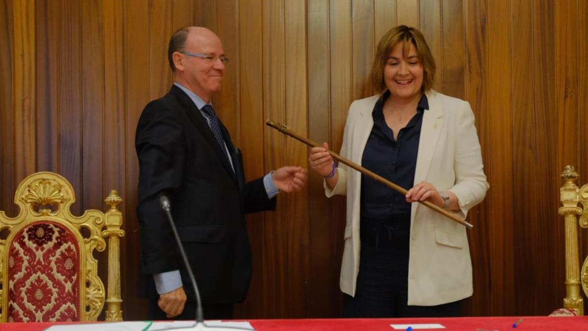 Agnès Lladó amb Xavier Amiel, el dia que va ser investida alcaldessa.