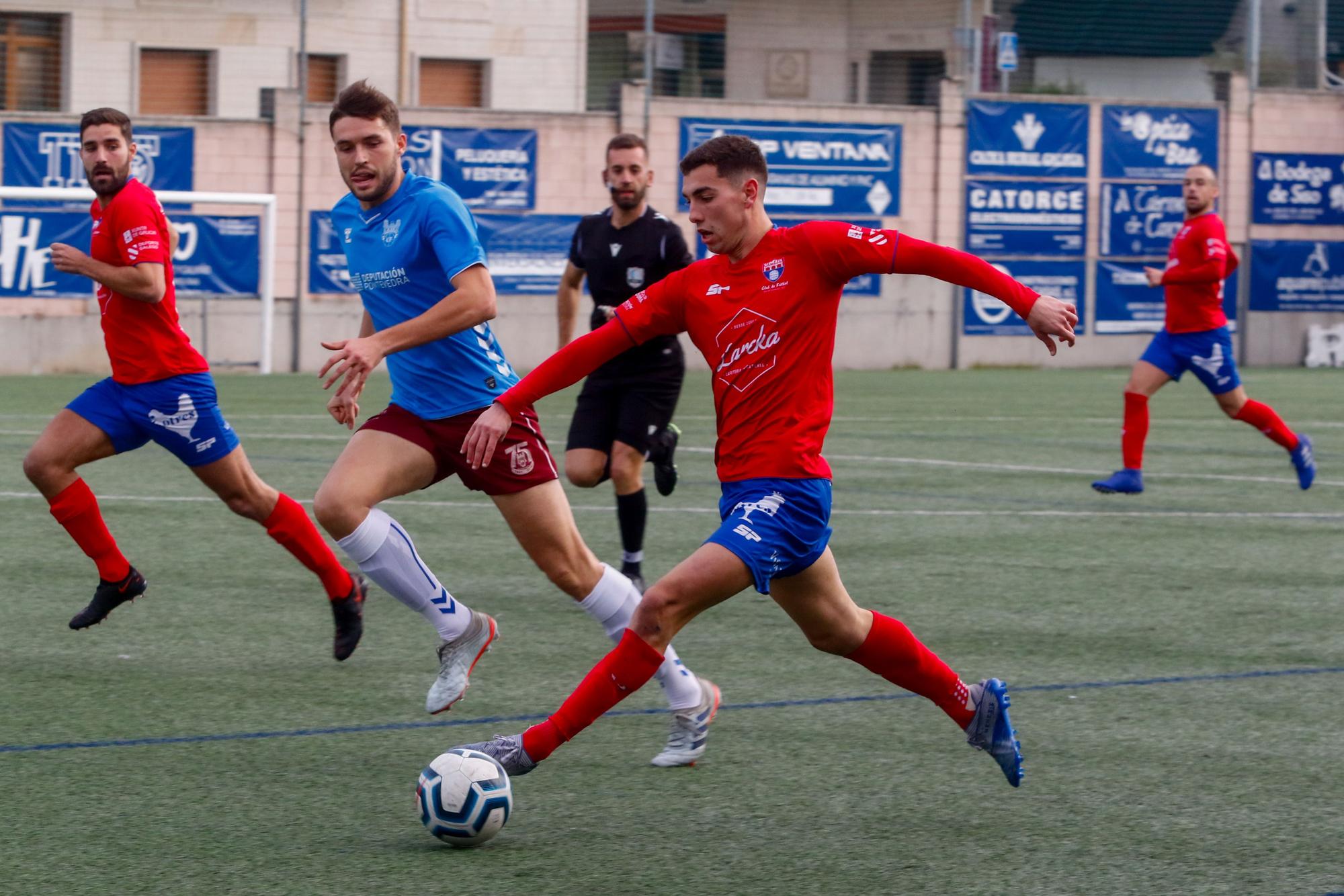 Las imágenes de la victoria del Umia sobre el Pontevedra B en A Bouza (3-0)