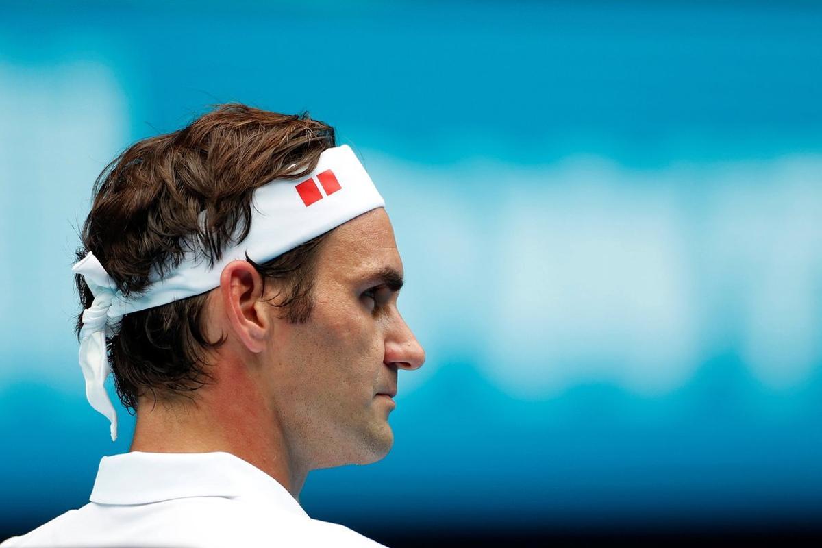 EPA9769. MELBOURNE (AUSTRALIA), 16/01/2019.- El suizo Roger Federer durante el partido que le enfrentó al británico Daniel Evans en la segunda ronda del Abierto de tenis de Australia hoy, 16 de enero de 2019 en Melbourne (Australia). EFE/ Lynn Bo Bo