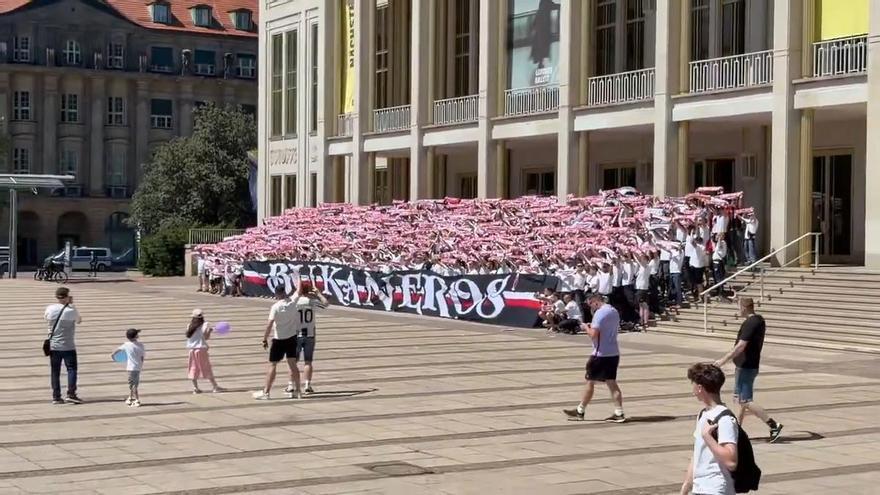 Los 'Bukaneros' del Rayo Vallecano toman Leipzig en busca de una noche mágica