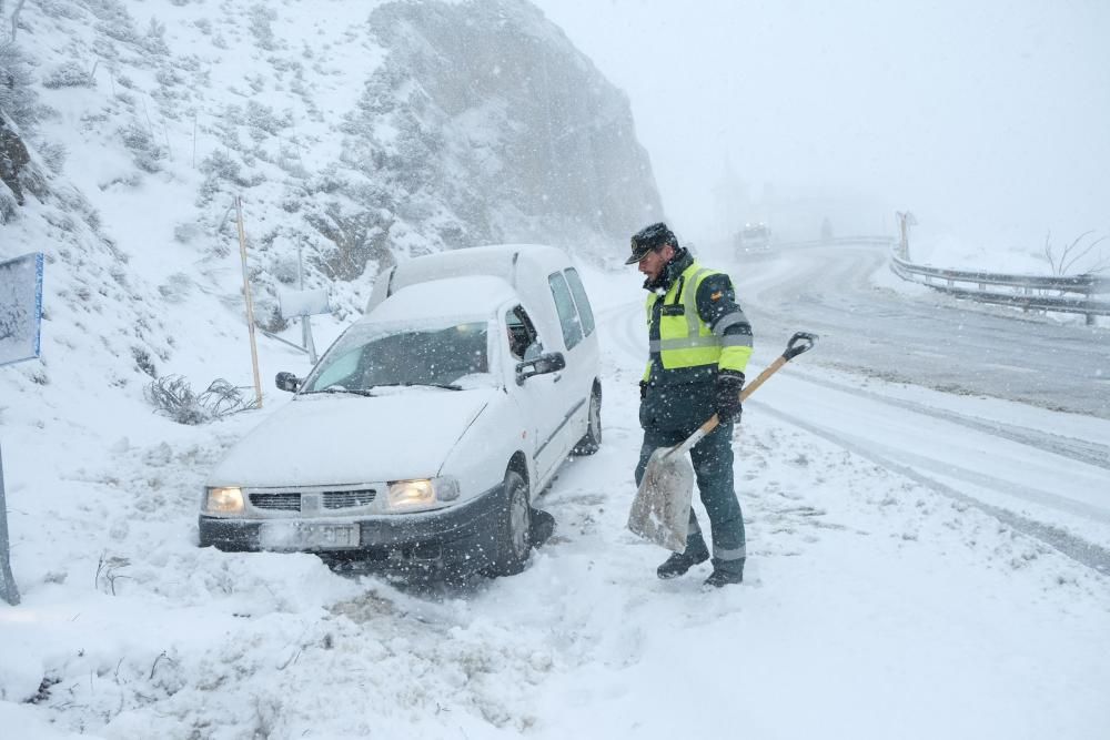 Temporal de nieve en el Puerto de Pajares