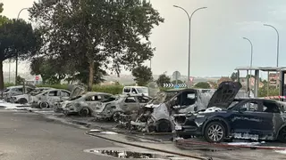 Una colilla mal apagada desata un incendio en el parking del centro comercial madrileño Xanadú y calcina diez vehículos: "No me dio tiempo a arrancar mi coche"