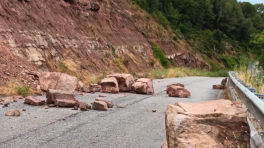Les pedres caigudes aquesta setmana a la carretera de Navàs