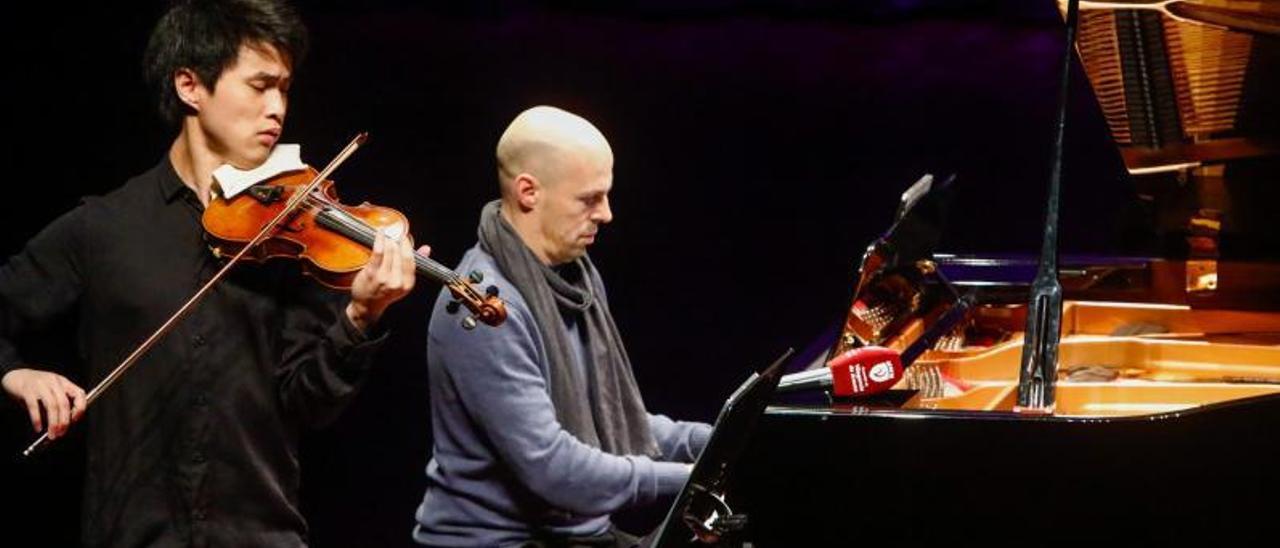 Kevin Zhu (izquierda), y Julien Quentin, ayer en el Auditorio.  |  // IÑAKI ABELLA