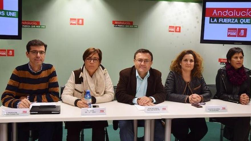 Cristóbal Fernández, María Gámez, Miguel Ángel Heredia, Pilar Serrano y Marta Rueda, ayer.