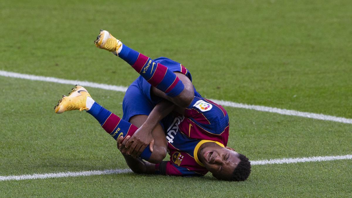 Ansu Fati sufrió una grave lesión de rodilla ante el Betis en el Camp Nou.