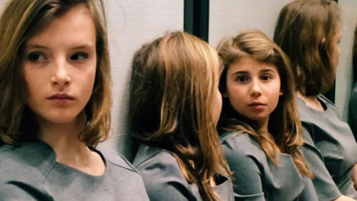 Fenómeno viral: niñas frente al espejo