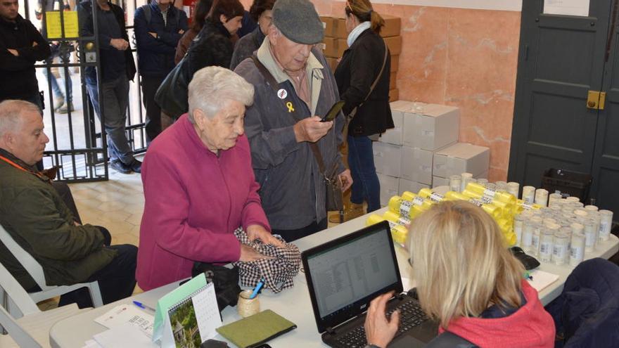 Repartiment de bosses del porta a porta a Berga