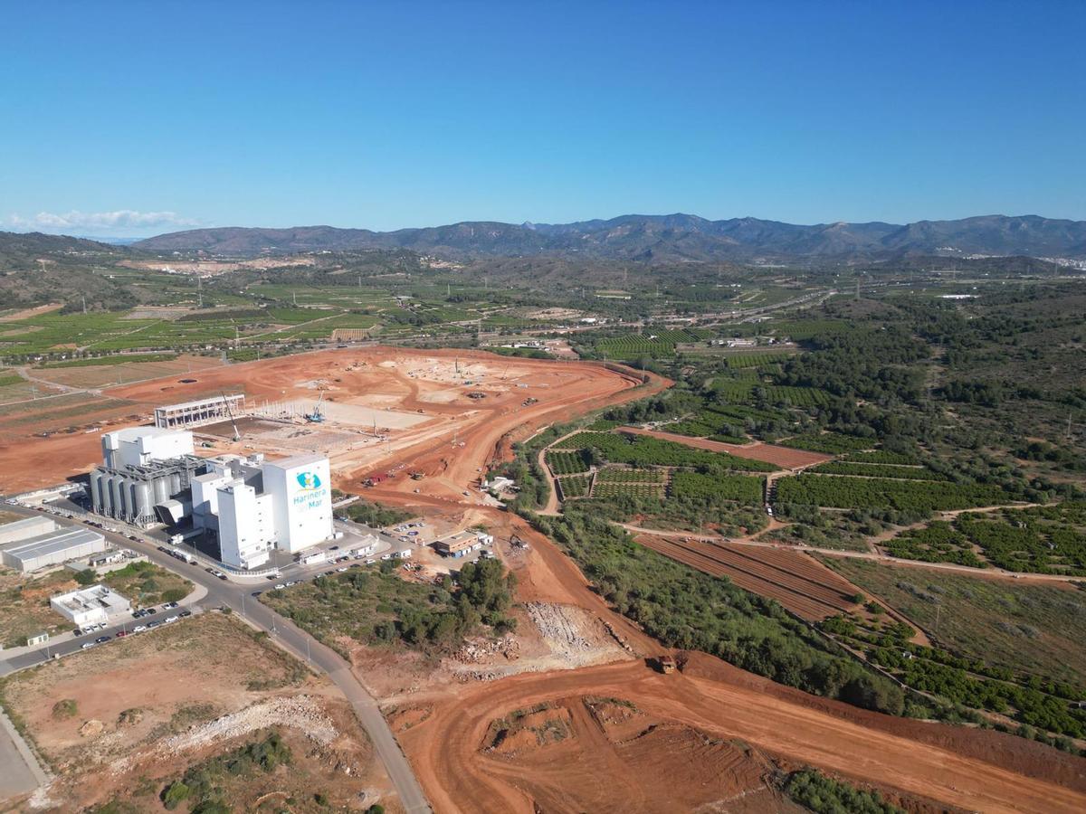Así se ven desde el aire los nuevos accesos y el futuro centro logístico de JYSK en Almenara
