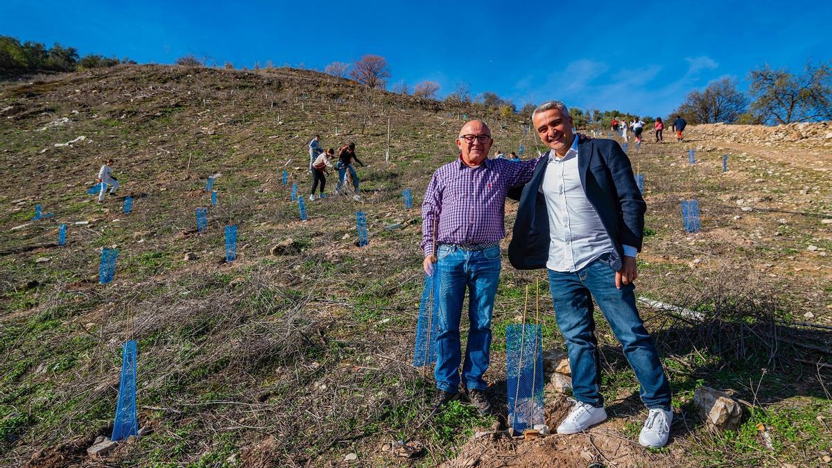 Villanueva de Tapia recupera su antiguo vertedero como zona verde.