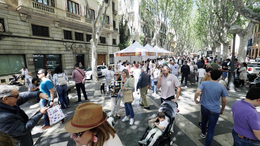 Día del Libro en Mallorca 2023: Consulta la lista de los libros más vendidos en la multitudinaria fiesta de Sant Jordi en Palma