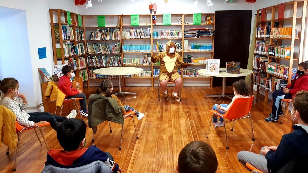 Niños disfrutan de una de las actividades organizadas en el marco del proyecto premiado a la Casa Municipal de Cultura de Toro.