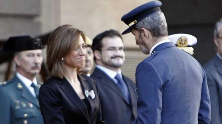 Carme Chacón muy emocionada en el traspaso de la cartera de Defensa