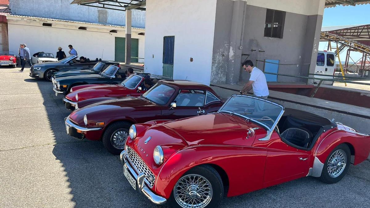 El club de coches clásicos TR Register España ha escogido Morella y Els Ports para su encuentro anual.
