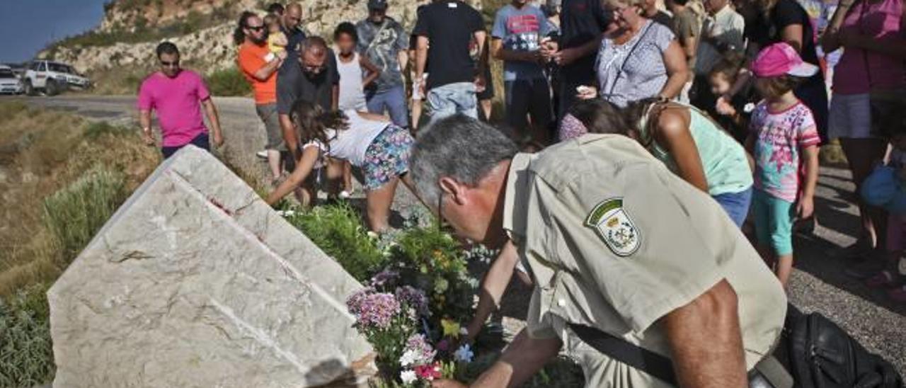 Compañeros de fallecidos en el incendio les rinden homenaje y critican la lentitud judicial