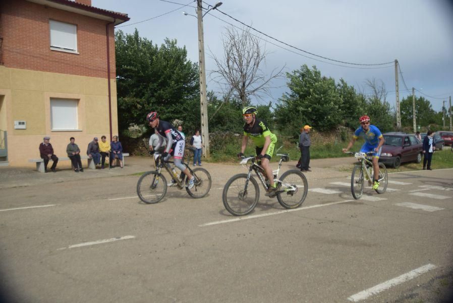 Marcha de ciclismo y senderismo en Carbajales de A