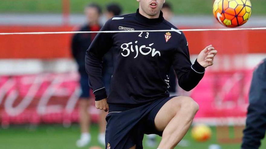 Jony, durante un partido de fútbol-tenis.