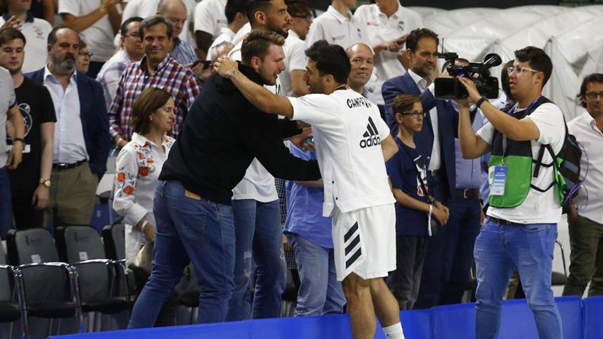 Doncic y Campazzo se saludan en un partido de los blancos