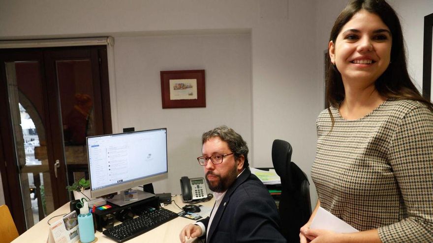 Avilés abre una Oficina Virtual de Atención Ciudadana donde el funcionario asiste a los usuarios por videochat