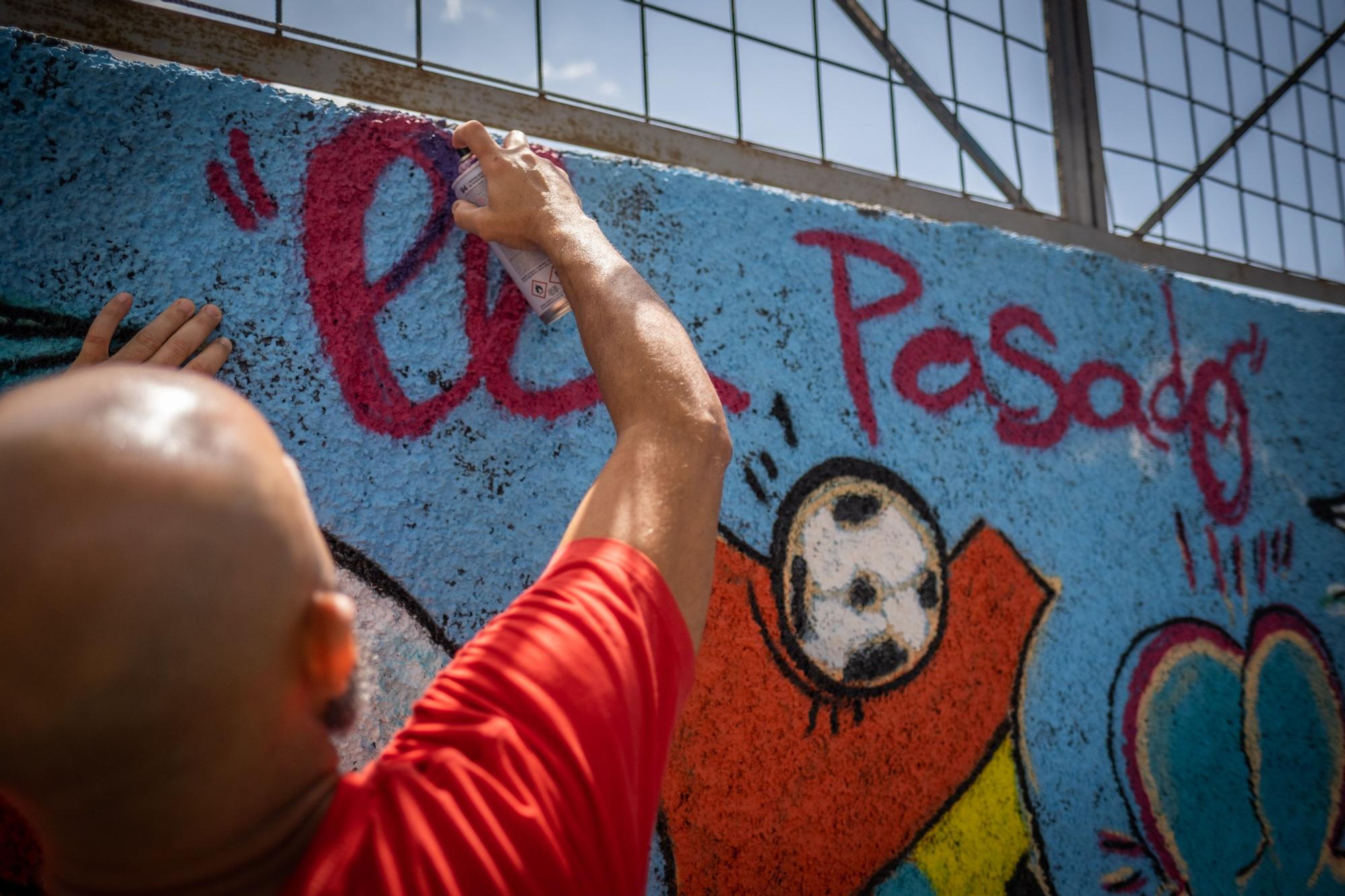El IES María Rosa Alonso realiza un mural sobre la historia de Añaza