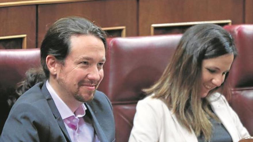 Iglesias subraya el «honor» de gobernar con el PSOE