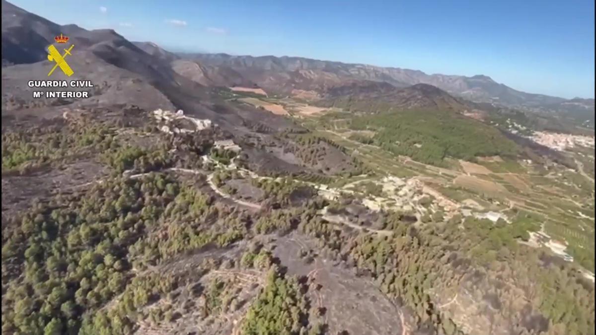 Así se ven desde el aire las 2.500 hectáreas arrasadas por el fuego en Montitxelvo