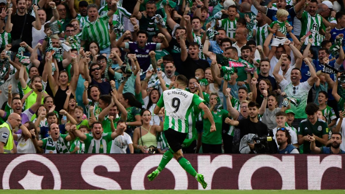 Borja Iglesias celebra su segundo gol ante el Girona