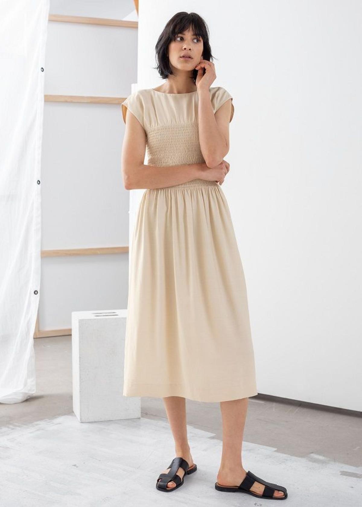 El vestido beige con nido de abeja, de & Other Stories