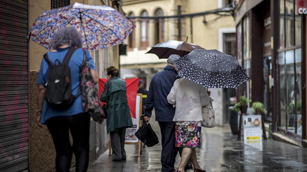Paraguas en el centro de Cáceres.