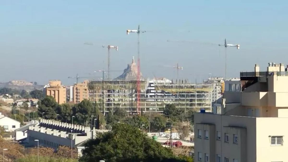 Edificios en obras en la zona norte de la ciudad de Murcia.