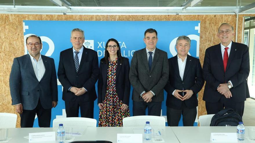 La comisión de descentralización de Medicina da la bienvenida a la nueva rectora de Santiago y le pone al día