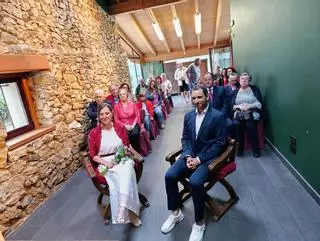 Boda sportinguista: Coral Álvarez y Santiago Valladares se dan el "sí, quiero" en Llanera