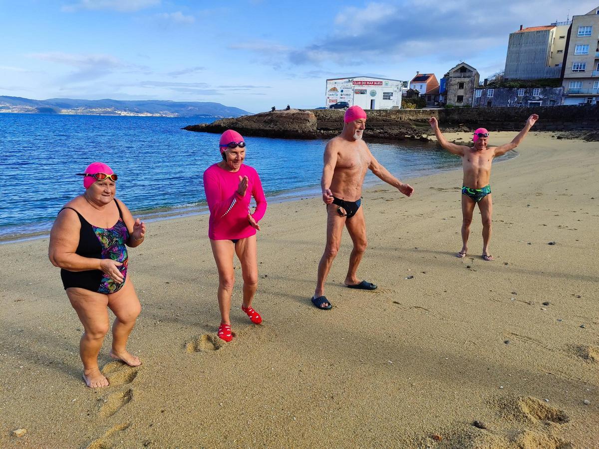 Un chapuzón reivindicativo en Pescadoira (Bueu) por el Día de Reyes Un chapuzón reivindicativo en Pescadoira (Bueu) por el Día de Reyes